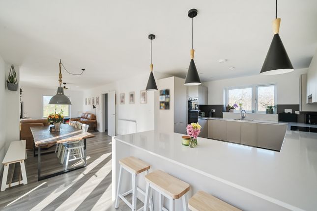 16, Hornbeam Way, Surrey photo 2