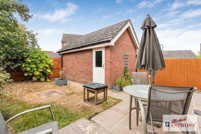 2, Barnet Close, Milton Keynes photo 4