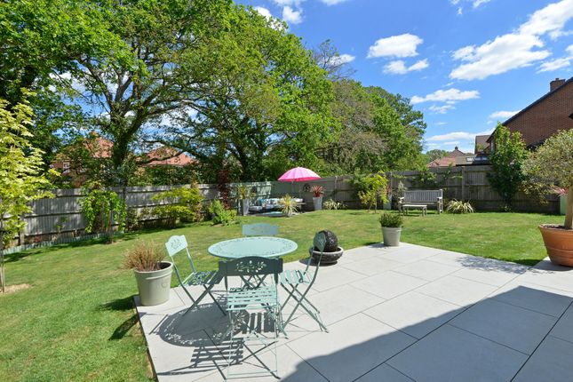 21 Sweeters Field Road, Cranleigh photo 4