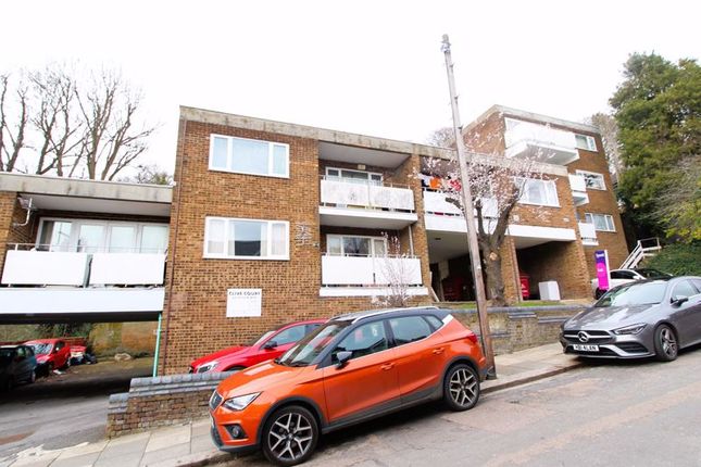 Flat for sale in Havelock Rise, Luton