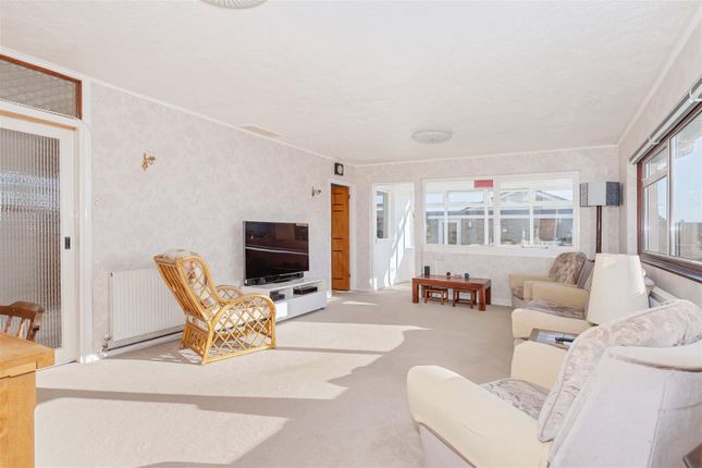 1, Rockingham Close, Worthing photo 2