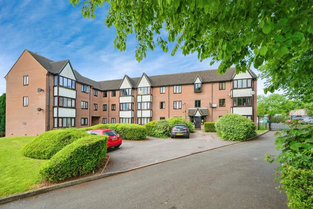 Thumbnail Flat for sale in Petunia Court, Luton, Bedfordshire