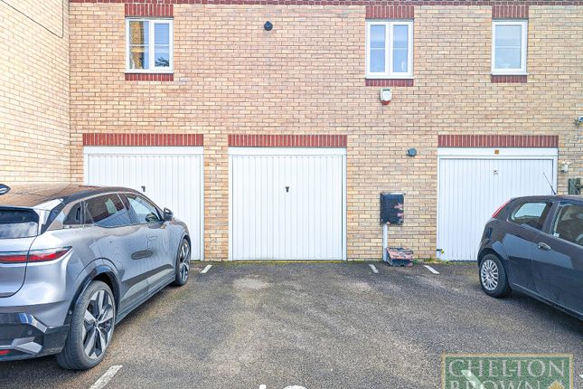End terrace house for sale in Bowling Green Lane, Northampton