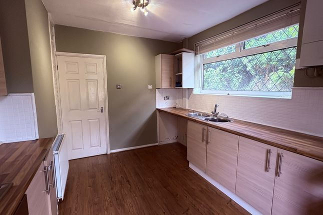 40, Heywood photo 2