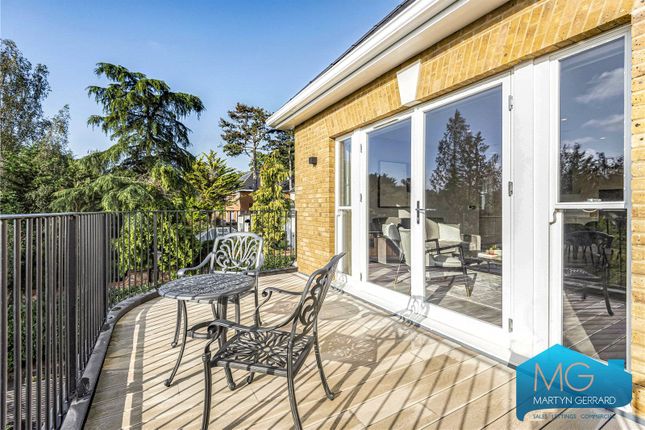 Flat for sale in Camlet Way, Barnet
