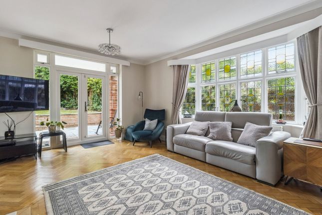 27, Woodhall Avenue, Pinner photo 3