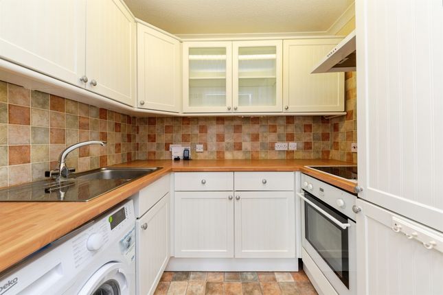 40, Roseacre Gardens, Welwyn Garden City photo 3