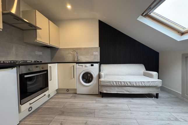 Norbury Crescent, London photo 3