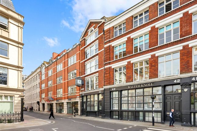 Office to let in Charterhouse Square, London