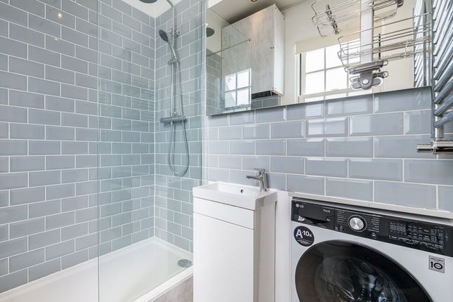 Flat 2, 7, Westmoreland Terrace, London photo 4