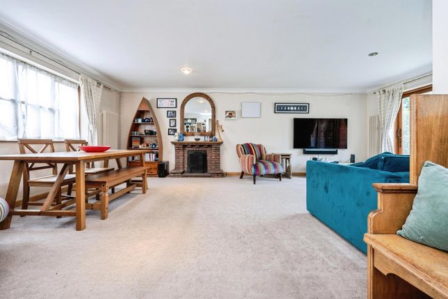 1b, The Ridgeway, St. Albans photo 3