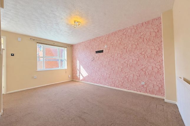 8, Ashdale Close, Cannock photo 4