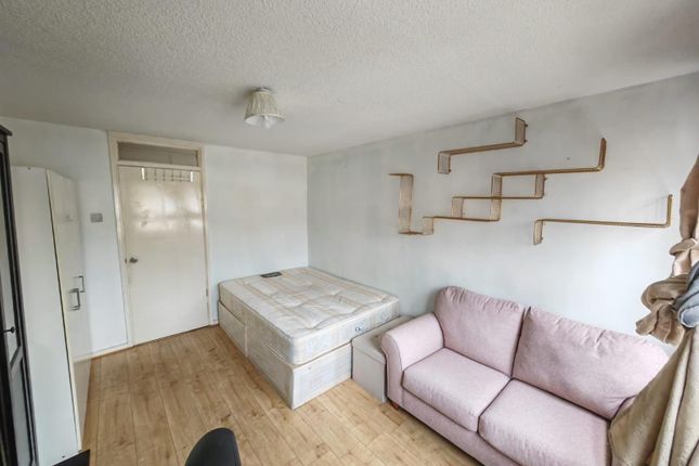 Thumbnail Room to rent in Parkhurst Road, London
