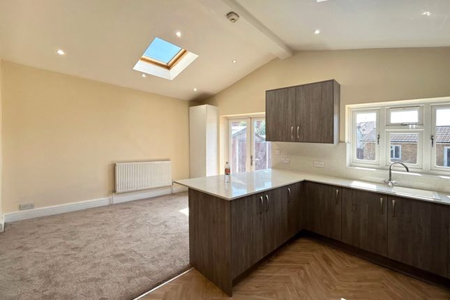 53, Sutton Square, Hounslow photo 4