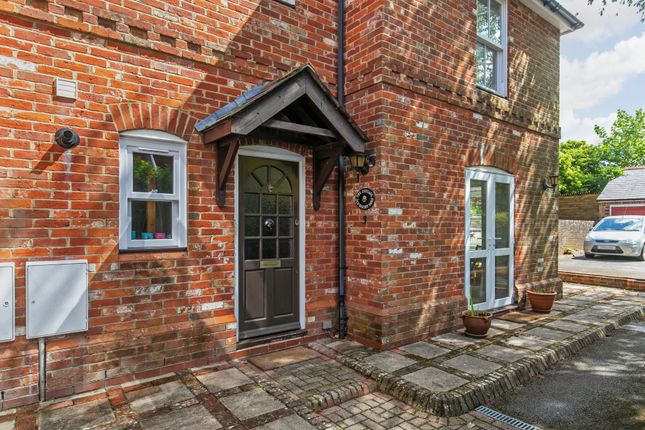 Thumbnail Semi-detached house to rent in Middlebrook Street, Winchester