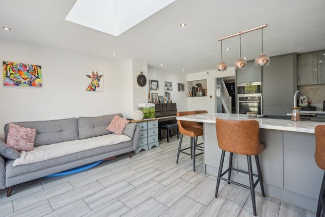 25, Oak End Drive, Iver Heath photo 2