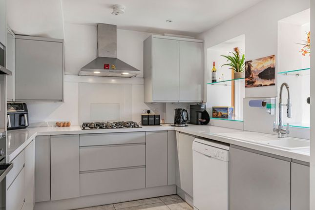 16, Tyron Way, Sidcup photo 3