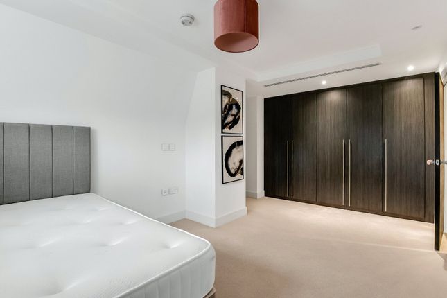Flat for sale in Chandos Way, London