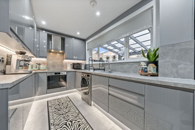 149 Huntingtower Road, Glasgow photo 3