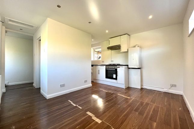 Thumbnail Flat to rent in Eleanor Cross Road, Waltham Cross