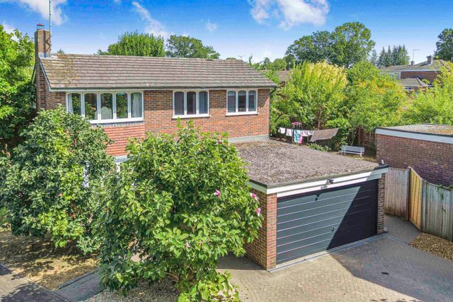 3 Firglen Drive, Yateley, Hampshire photo 4