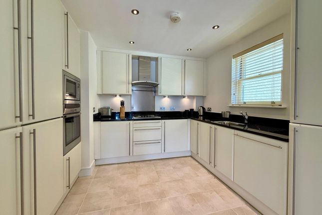 Flat 5, Yew Tree Court 2A,, Trinity Trees, East Sussex photo 4