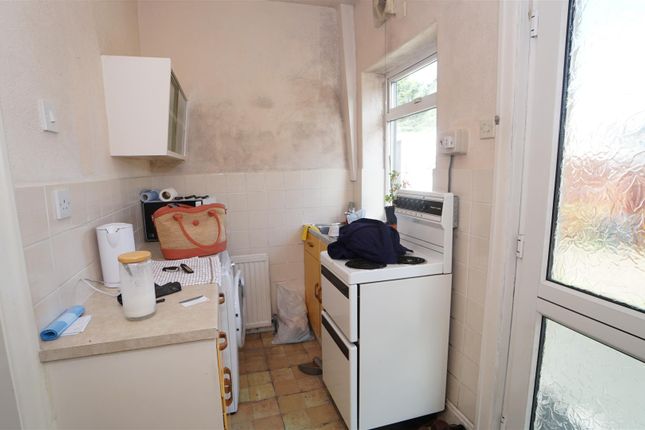 130, Wrose Road, Bradford photo 5