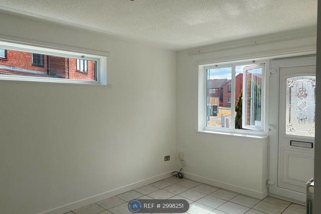 Circuit Close, Willenhall photo 3