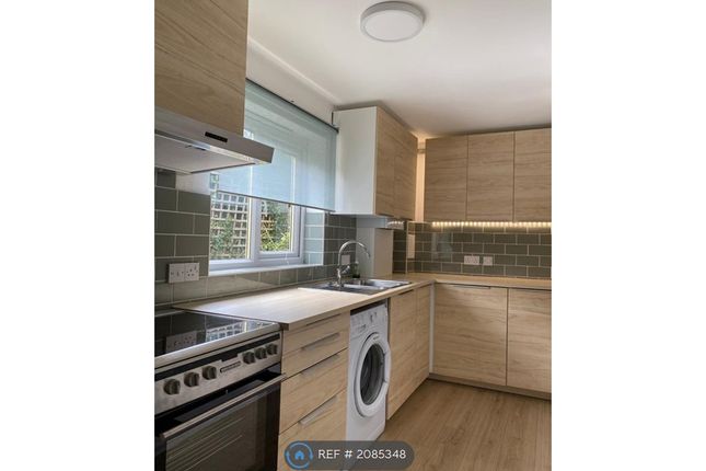 Thumbnail Flat to rent in Davey Close, London