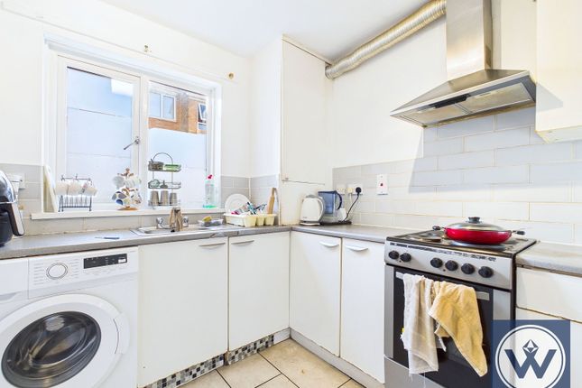 40, Gainsborough Road, Hayes photo 3