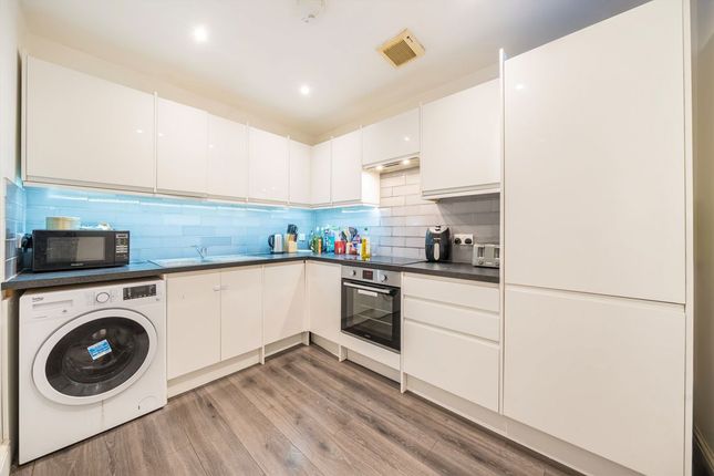 Flat 4, 276-278, Brixton Hill, London photo 2