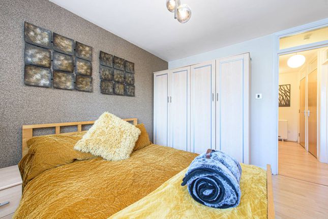 1-bed flat on Colindeep Lane, Colindale, £275,000