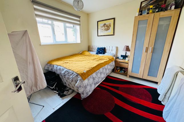 Maisonette for sale in Eagle Avnue, Chadwell Heath, Essex