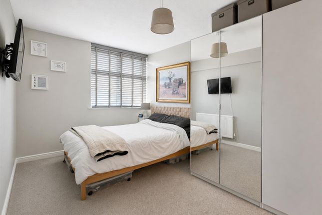 Flat 16, Mitre Court, Bishopsfield Road, Fareham photo 5
