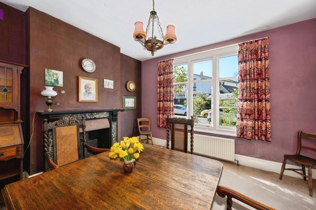 2, Brownlow Road, Surrey photo 4
