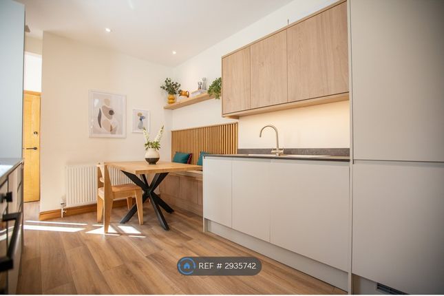 81, The Crescent, Eastleigh, Hampshire, SO50 photo 4