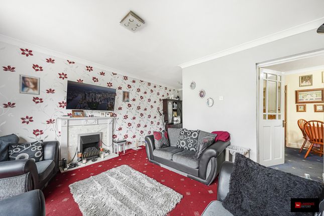 50, Weir Gardens, Rayleigh photo 3