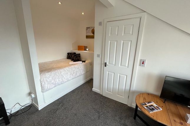 Thumbnail Room to rent in Austhorpe Road, Crossgates, Leeds