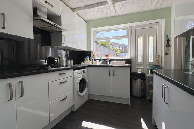 15, Huntingdon Avenue, Oldham photo 3