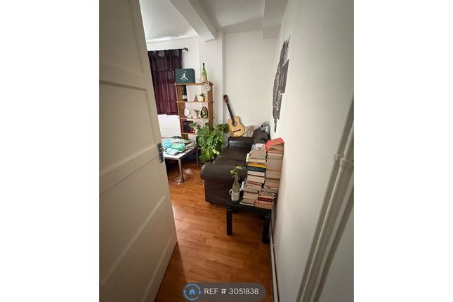 Flat, Vinson House Cranston Estate, London photo 4