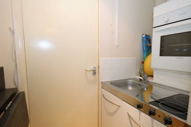 Annexe, Shaldon Drive, Morden photo 4