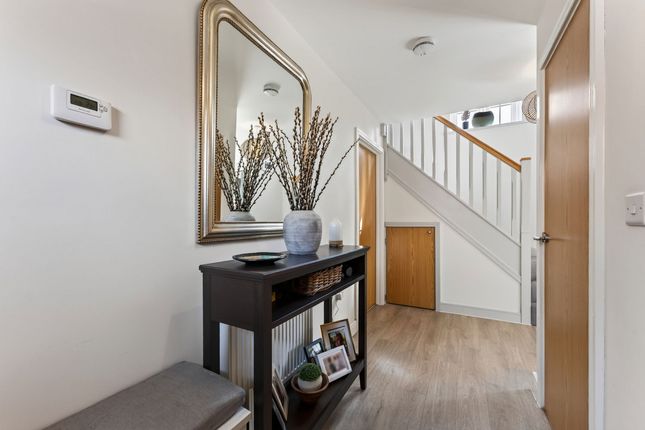 28, Buckby Drive, Burton Latimer photo 3