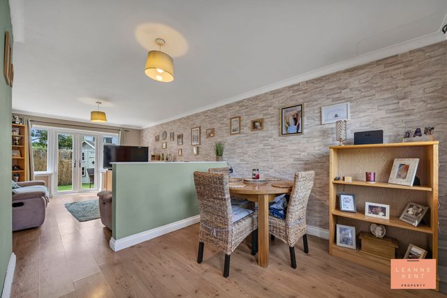 12 Herbert Drive, Caerphilly photo 3
