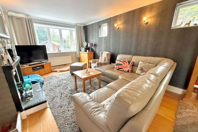 27, Mancroft Road, Caddington photo 2