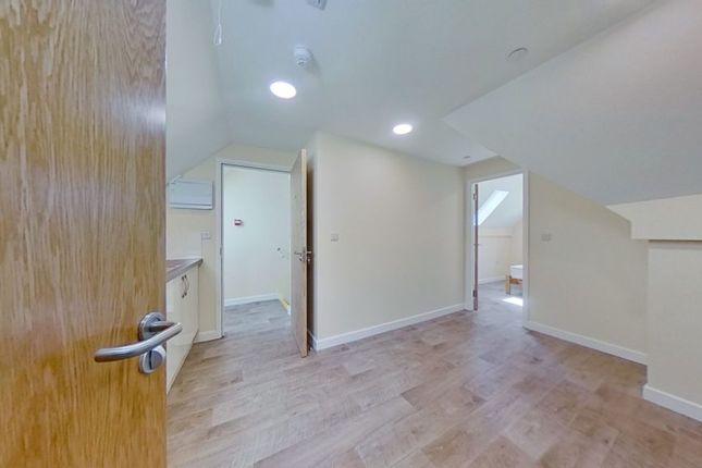 103B, Broadway, Treforest, Pontypridd photo 4