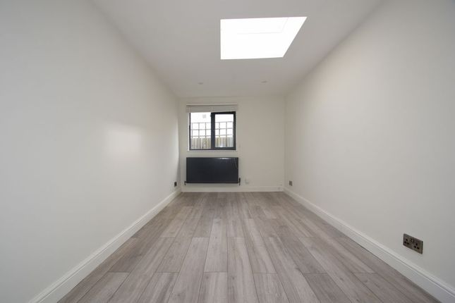 56, Wolseley Avenue, London photo 2