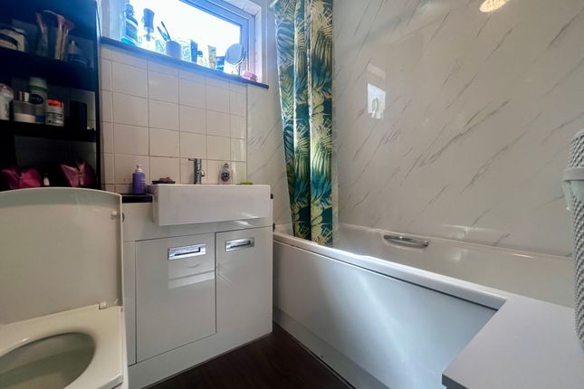 41 Bramble Avenue, Milton Keynes photo 4