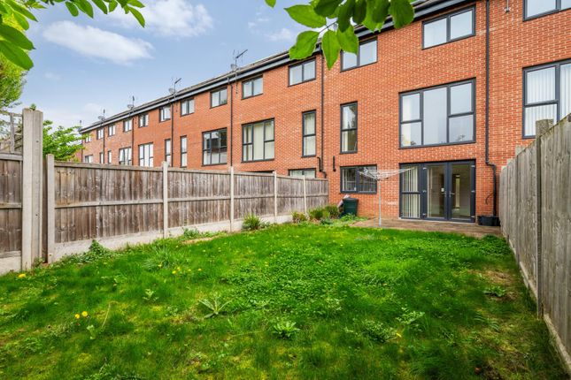 41, Reynard Way, Brentford photo 3