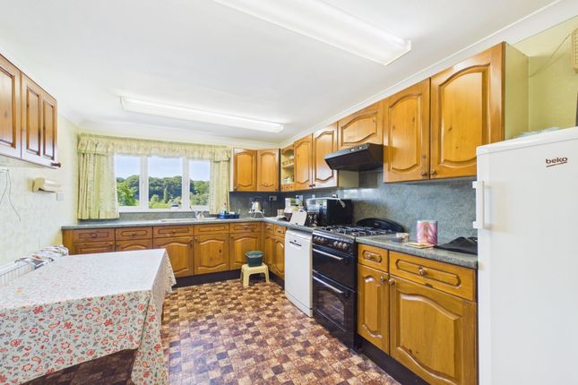 5 Oak Tree Gardens, Matlock photo 2