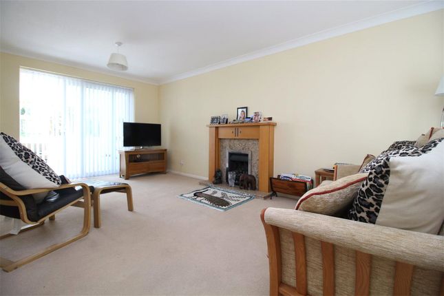 10, Akeshill Close, New Milton photo 4